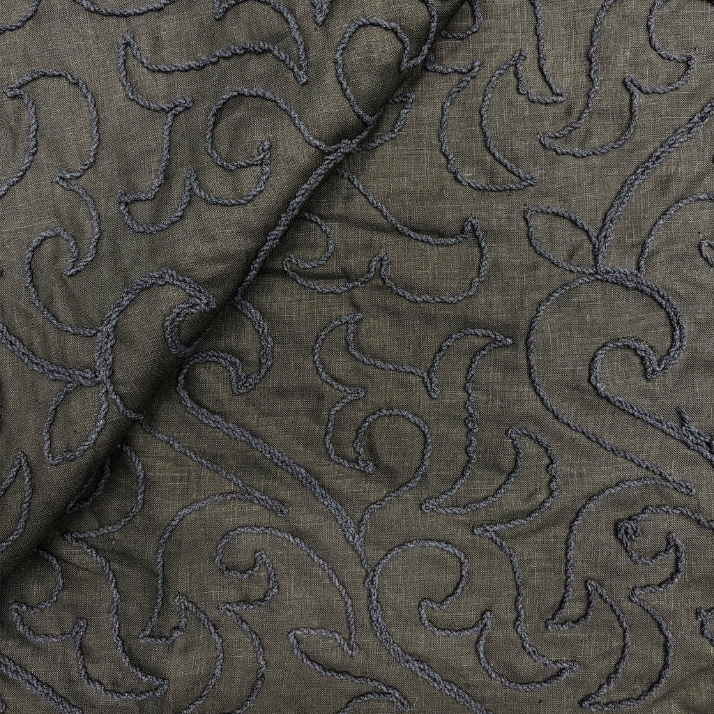 embroidered linen / pattern 25