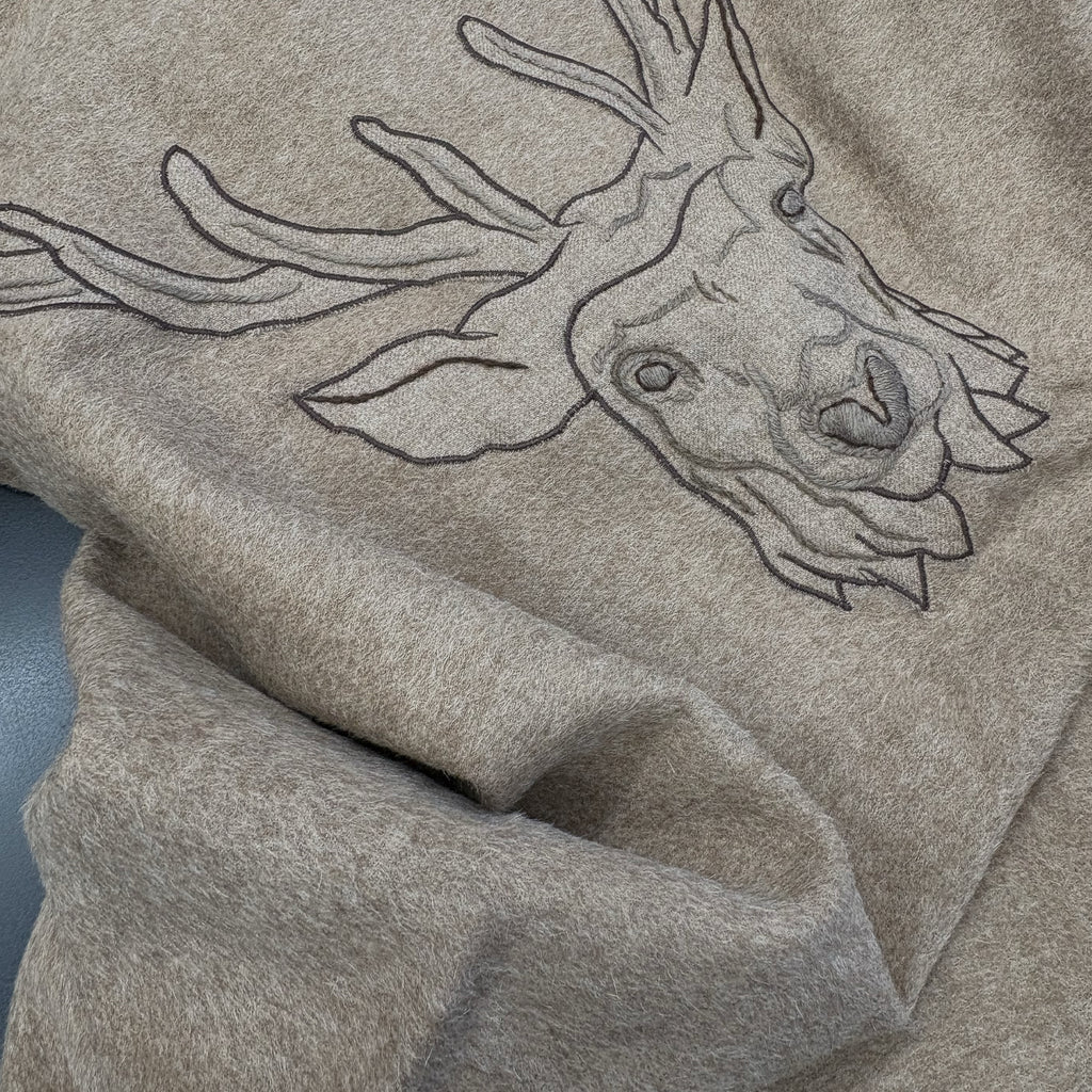 plaid in alpaca ricamato a mano / renna