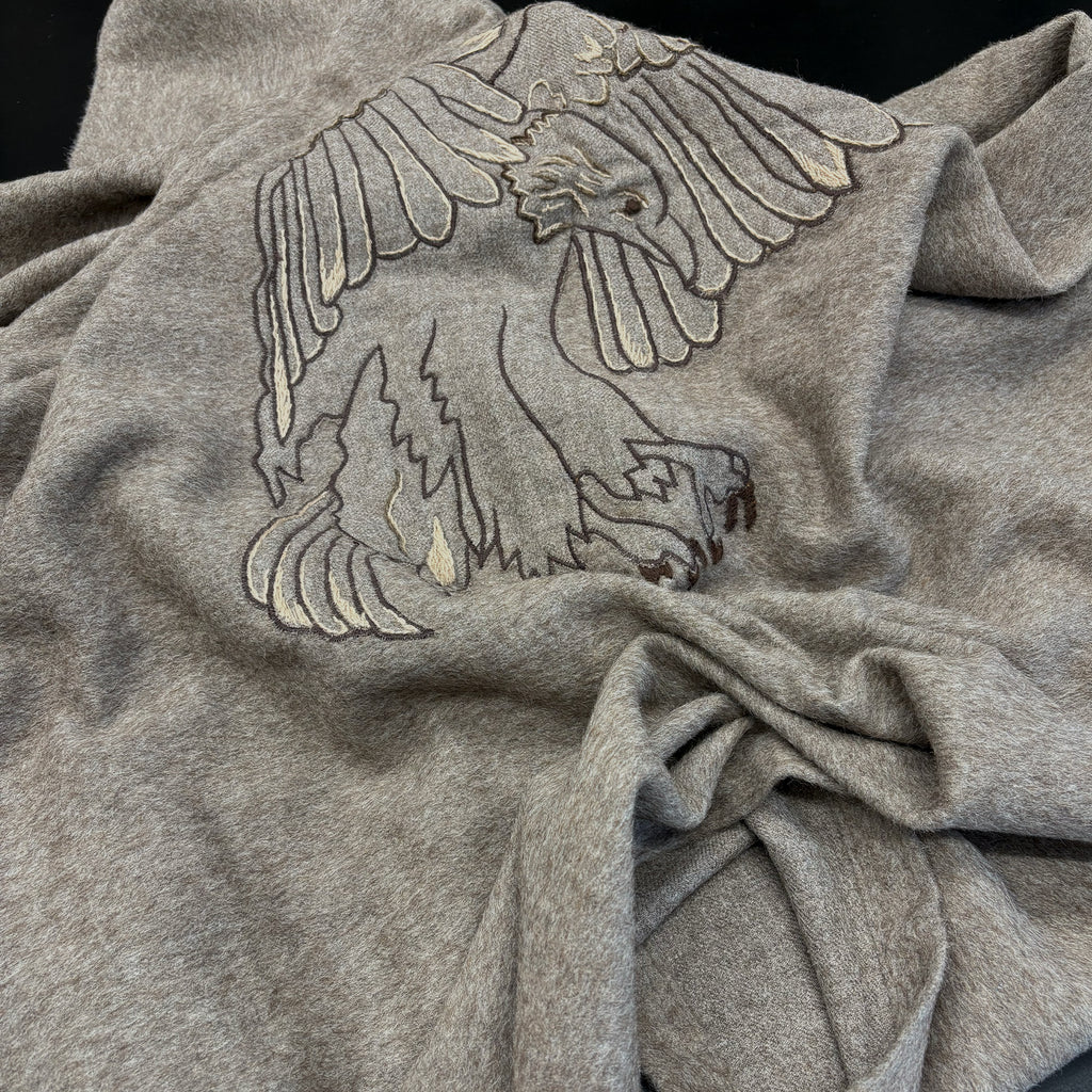 plaid in alpaca ricamato a mano / aquila