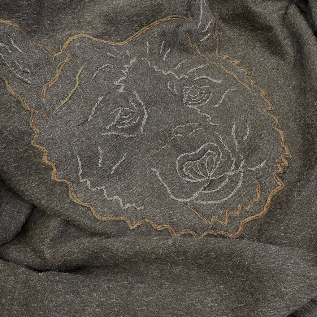 plaid in alpaca ricamato a mano / orso