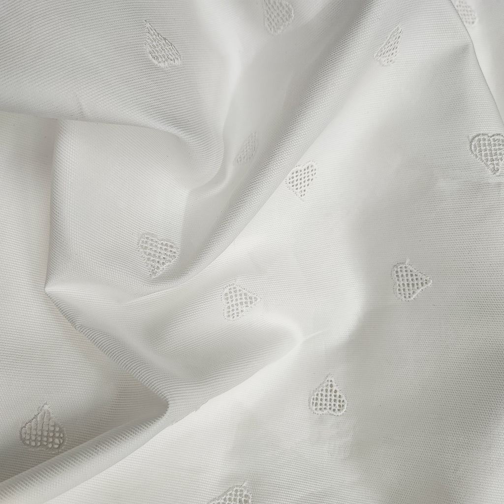 piqué worked cotton broderie anglaise / hearts design