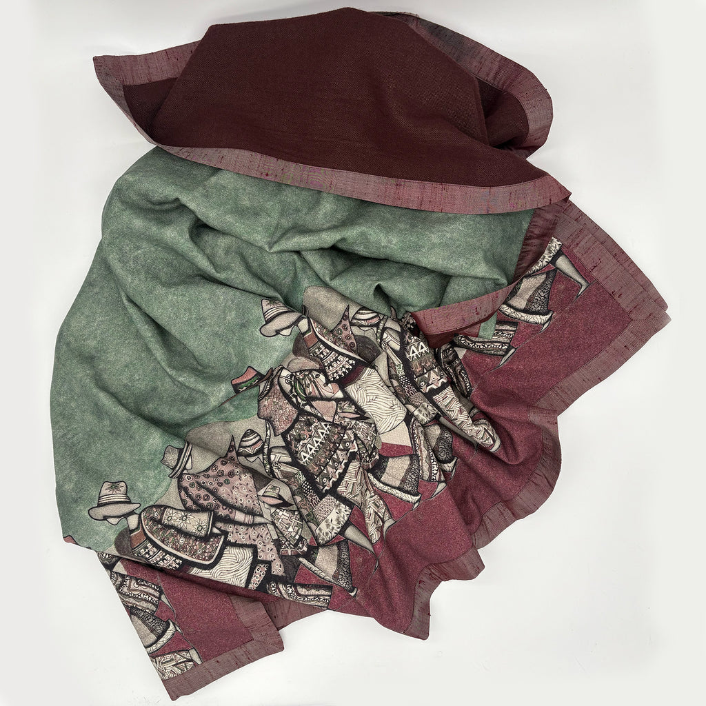 scialle in lana fantasia bordato in chantung di pura seta